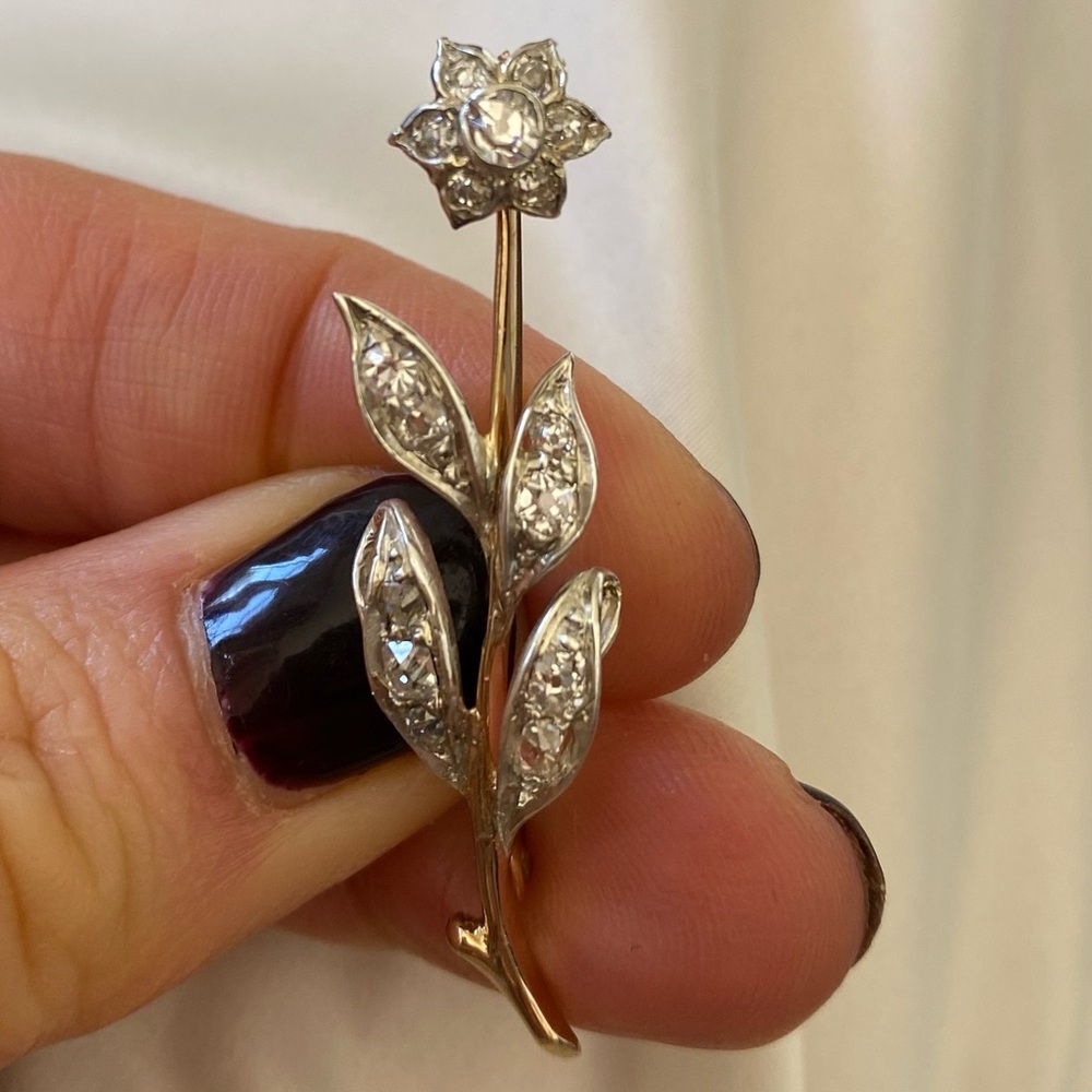 Stunning Antique Victorian Good and Diamond Flower Brooch/Pendant